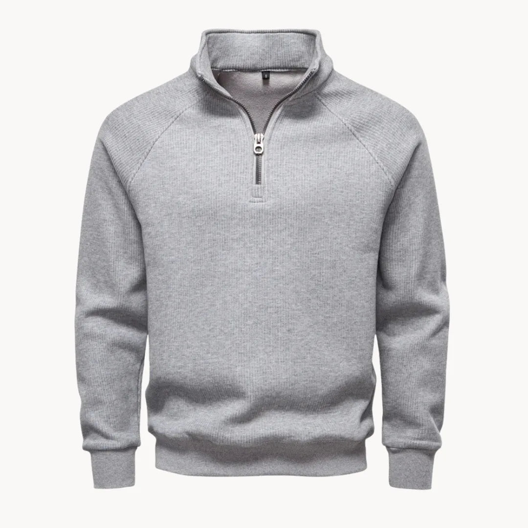 Elegante zwarte heren trui met kwart rits en opstaande kraag, combineert comfort en klasse.