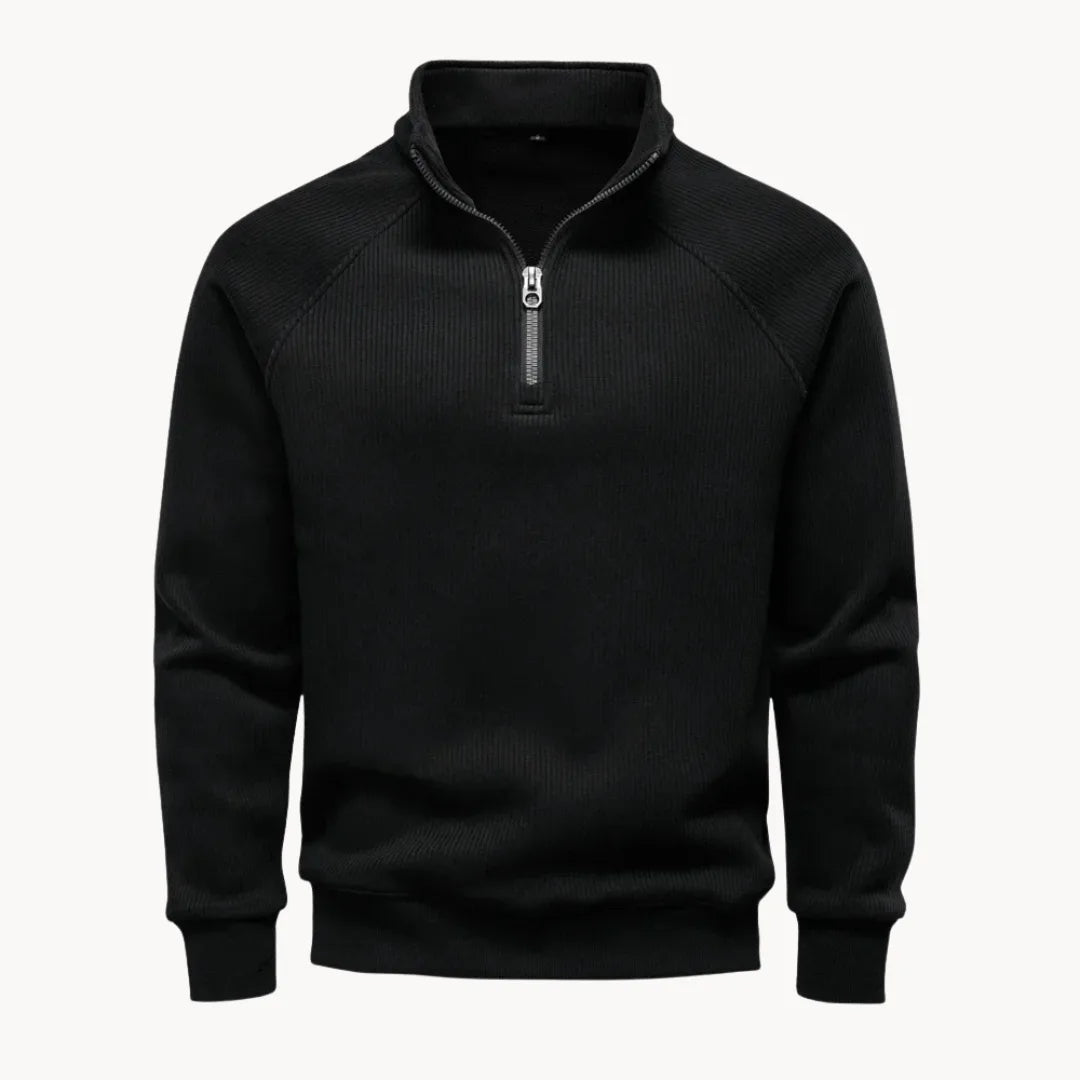 Comfortabele, regular fit heren trui met opstaande kraag en kwart rits in diep zwart.