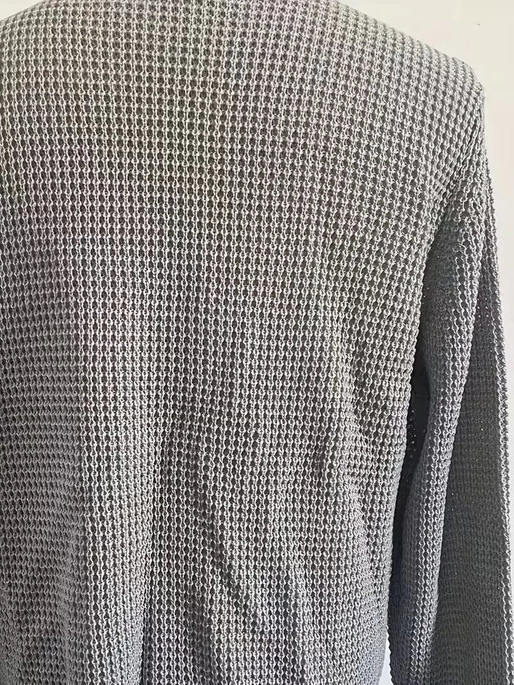 Warme effen herentrui met ronde hals. Een tijdloze gebreide sweater voor elke man.