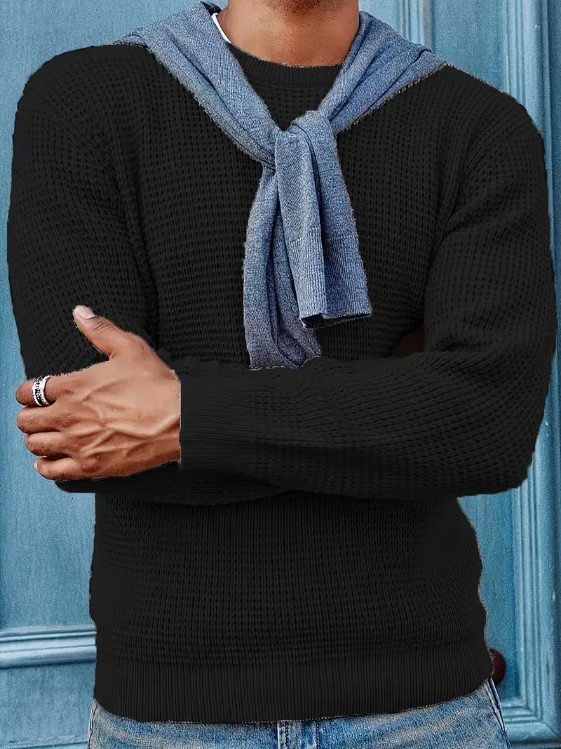 Stijlvolle effen heren sweater met ronde hals. Gebreid voor warmte en een comfortabele pasvorm.