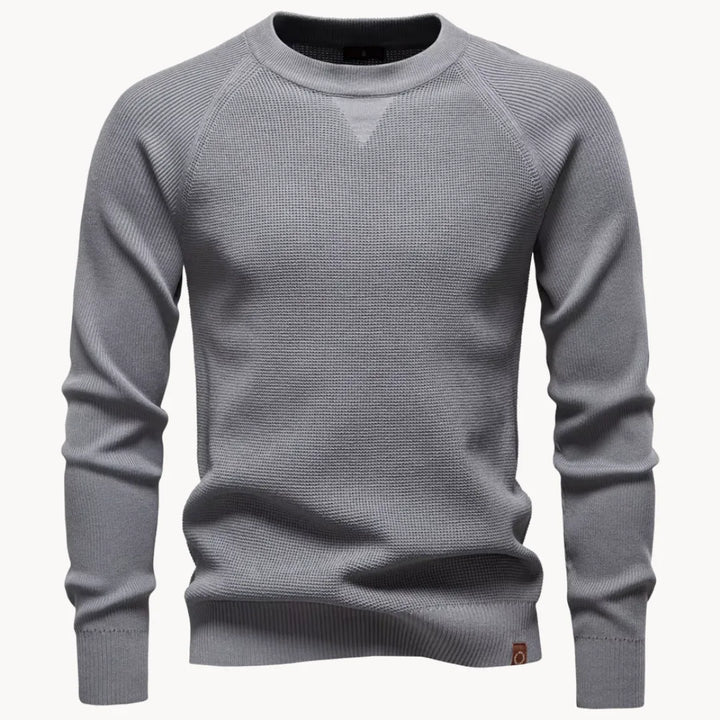 Stijlvolle donkerblauwe heren trui, ronde hals, raglanmouwen, een essentiële winterkleding voor mannen.