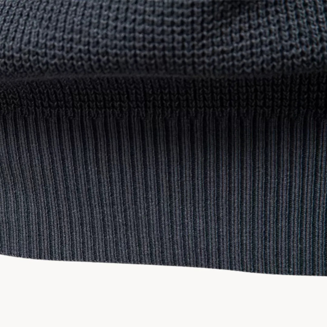 Moderne zwarte heren trui, ronde hals en raglanmouwen, casual chic voor herenmode in de winter.