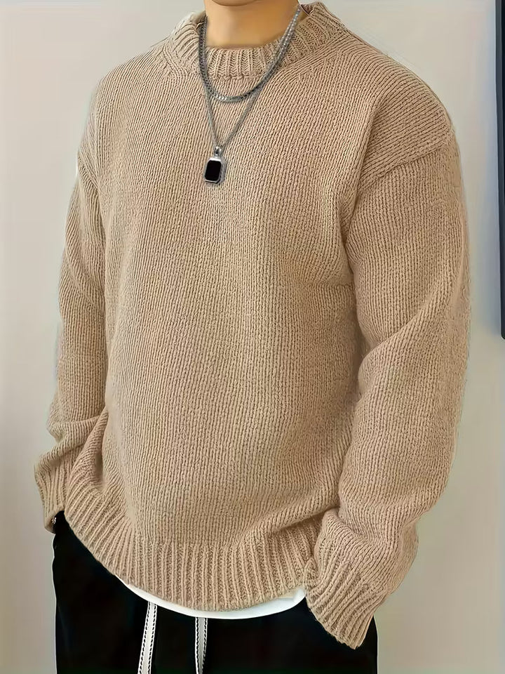Khaki heren trui met ronde hals en ribbelpatroon. Warme, comfortabele herfsttrui voor mannen.
