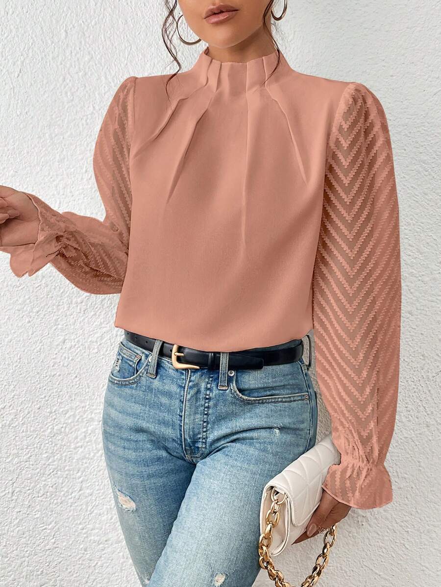 Dames top met opstaande hals en elegante plooien, perfect voor een comfortabele casual chic look.