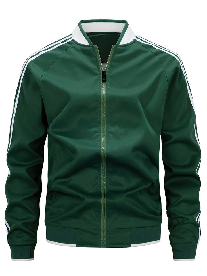 Groene heren tussenjas met baseballkraag, lichtgewicht & ademend. Ideaal voor lente/herfst casual look.
