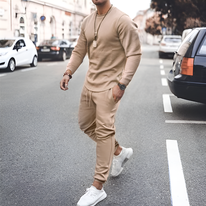 Moderne heren set, tweedelig, perfect als comfortabele sportkleding of casual vrijetijdskleding.