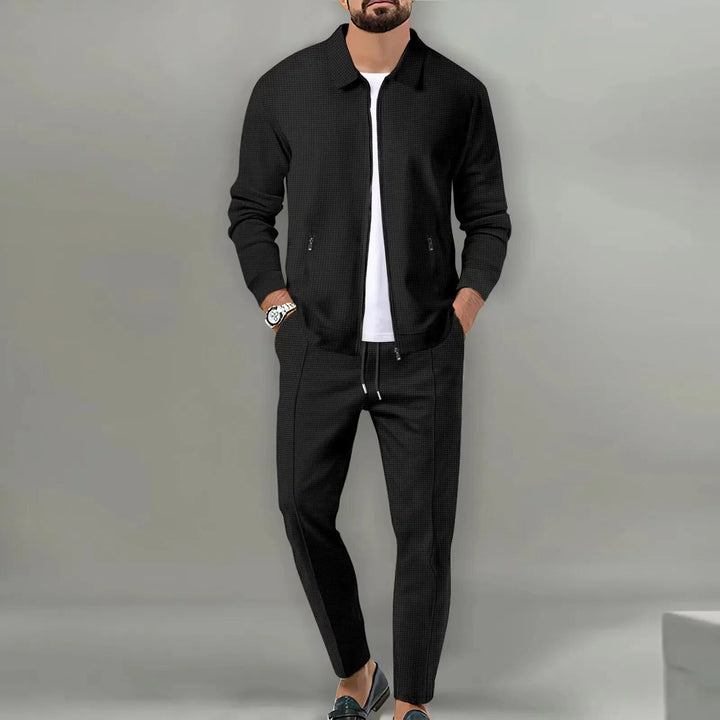 Comfortabel tweedelig herenpak: vest en broek met elegante wafeltextuur voor elke man.