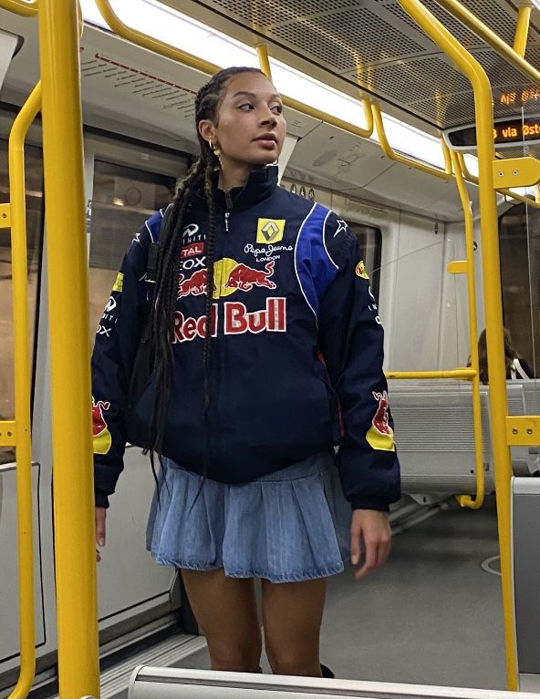 Stijlvolle donkerblauwe racingjas, unisex model met rits en hoge kraag, bovenkleding.
