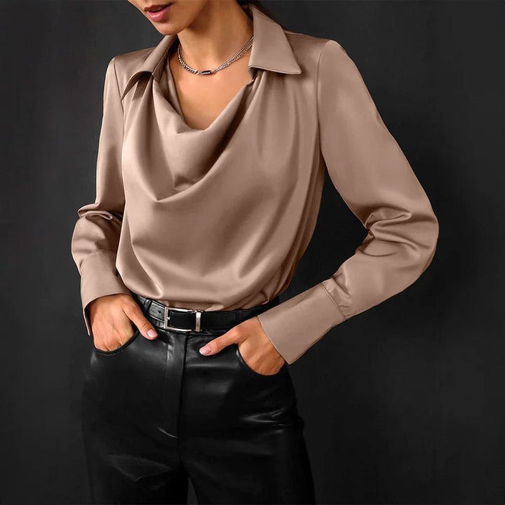 Elegante dames blouse met V-hals en losse kraag in brons, ideaal voor een stijlvolle, comfortabele look.