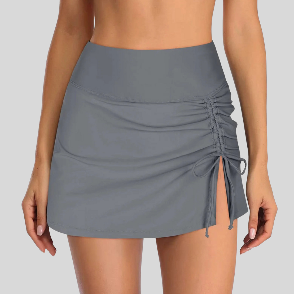Zwarte dames zwemshorts, perfecte pasvorm en sneldrogend, essentieel voor elke waterliefhebber.