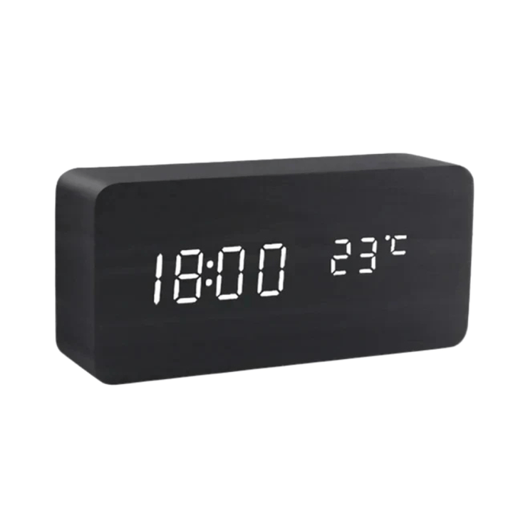 Moderne LED wekker TimberGlow in houtlook, met digitale tijdweergave en handige temperatuurfunctie.