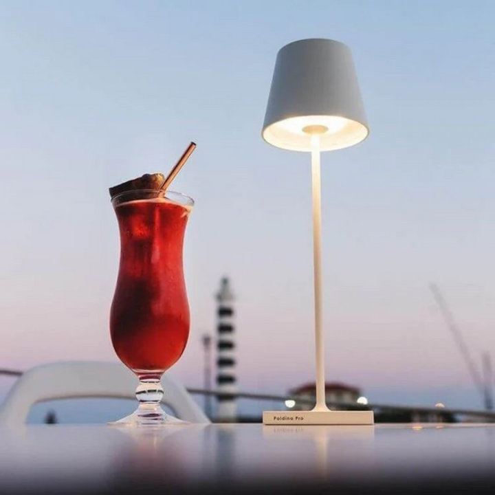 LumiFlex touch LED tafellamp, draagbaar en perfect voor leeshoekjes of terrassen.
