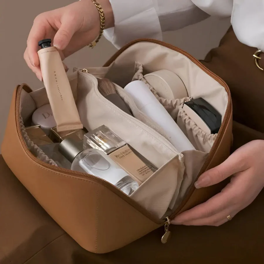 Stijlvolle zwarte waterdichte reistas; dames beauty organizer voor make-up en toiletartikelen.