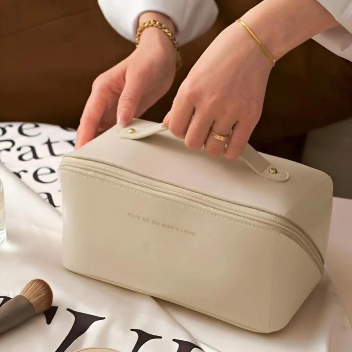 Elegante witte cosmetische tas; waterdichte opbergtas voor dames, ideaal voor reizen en make-up.