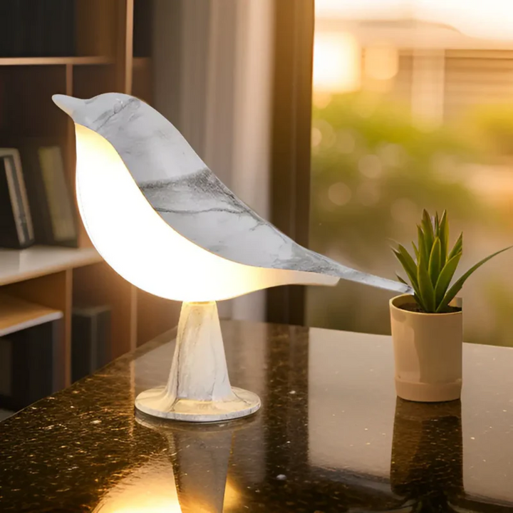 Compacte en oplaadbare LED designlamp; een vogelvormige sfeermaker met touch control en aromatherapie.
