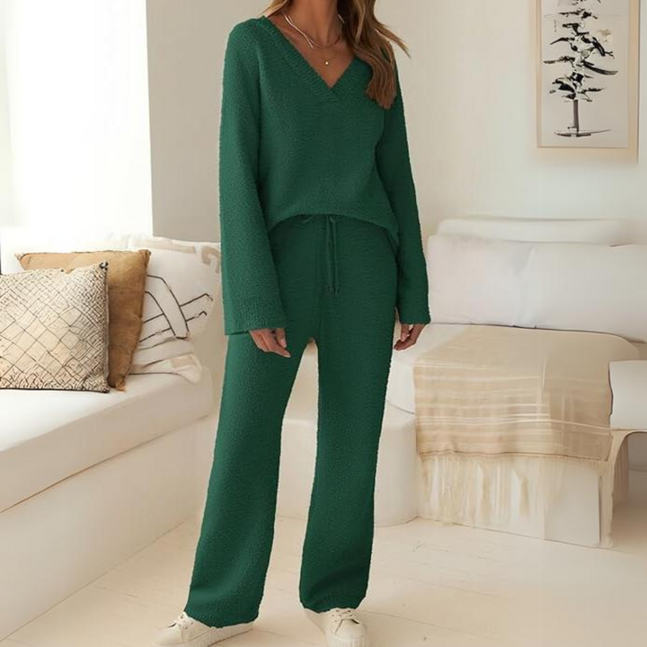 Comfortabele dames fleece lounge set; perfect als huispak, relaxkleding of casual winteroutfit voor thuis.