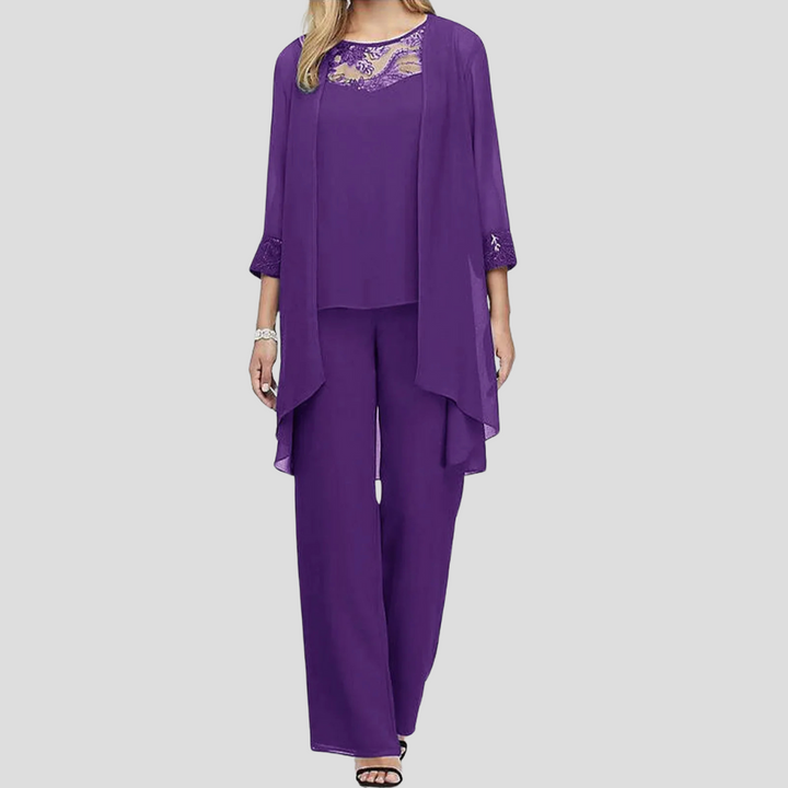 Comfortabele en veelzijdige tweedelige dames set in grijs, met een moderne snit voor een casual-chique uitstraling.