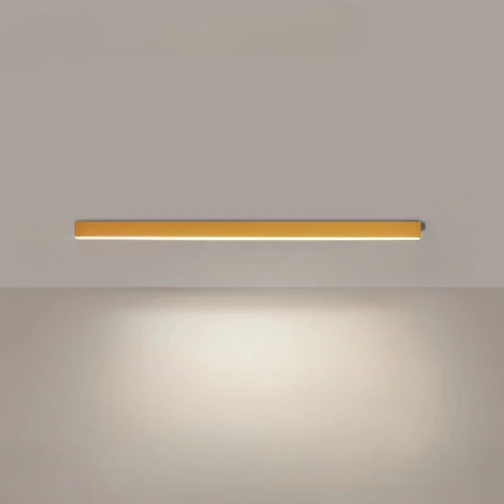 Een overzicht van de 80cm LED-plafondlamp in een strakke, moderne setting. Dimbaar licht.