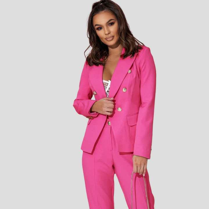 Elegante dames blazerset met een modieuze pantalon, het perfecte zomerpak voor een stijlvolle vrouw.