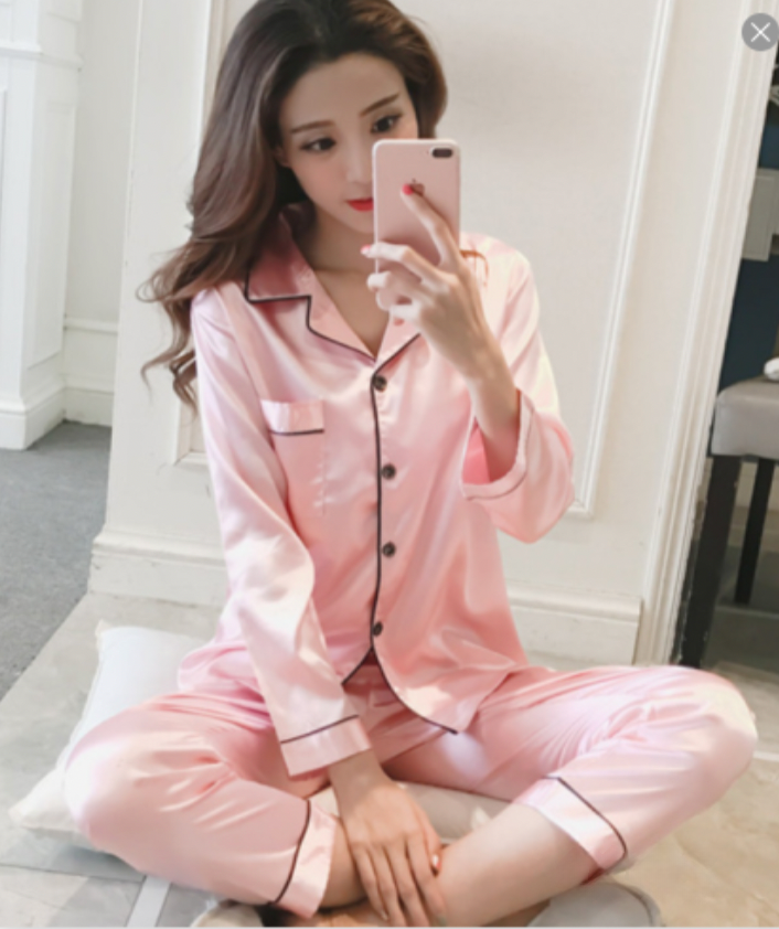 Comfortabele damespyjama set, elegante nachtmode & loungewear voor vrouwen, ideaal als cadeau.