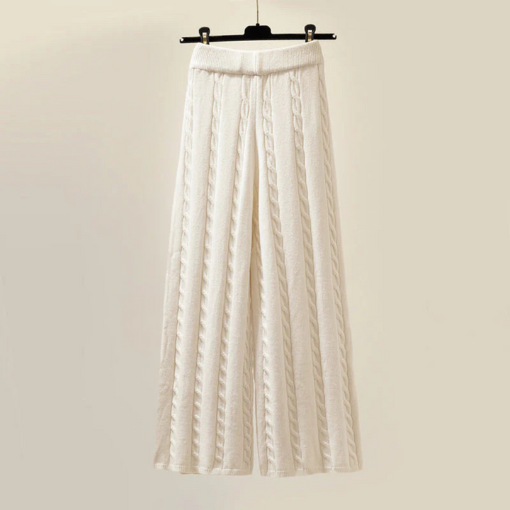 Gezellige, warme trui van de dames winterset. Stijlvol en comfortabel voor de wintermaanden.