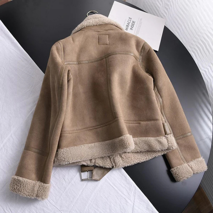Veelzijdige Skinzline damesjas in beige of zwart. Perfecte lentekleding en herfstjas voor een modieuze vrouw.