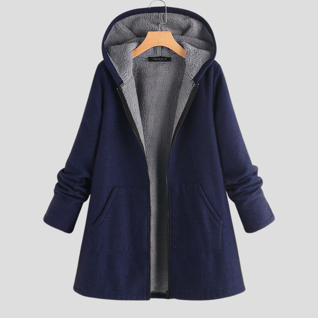 Marineblauwe dames fleece jas met capuchon, warm en comfortabel voor winterse dagen.