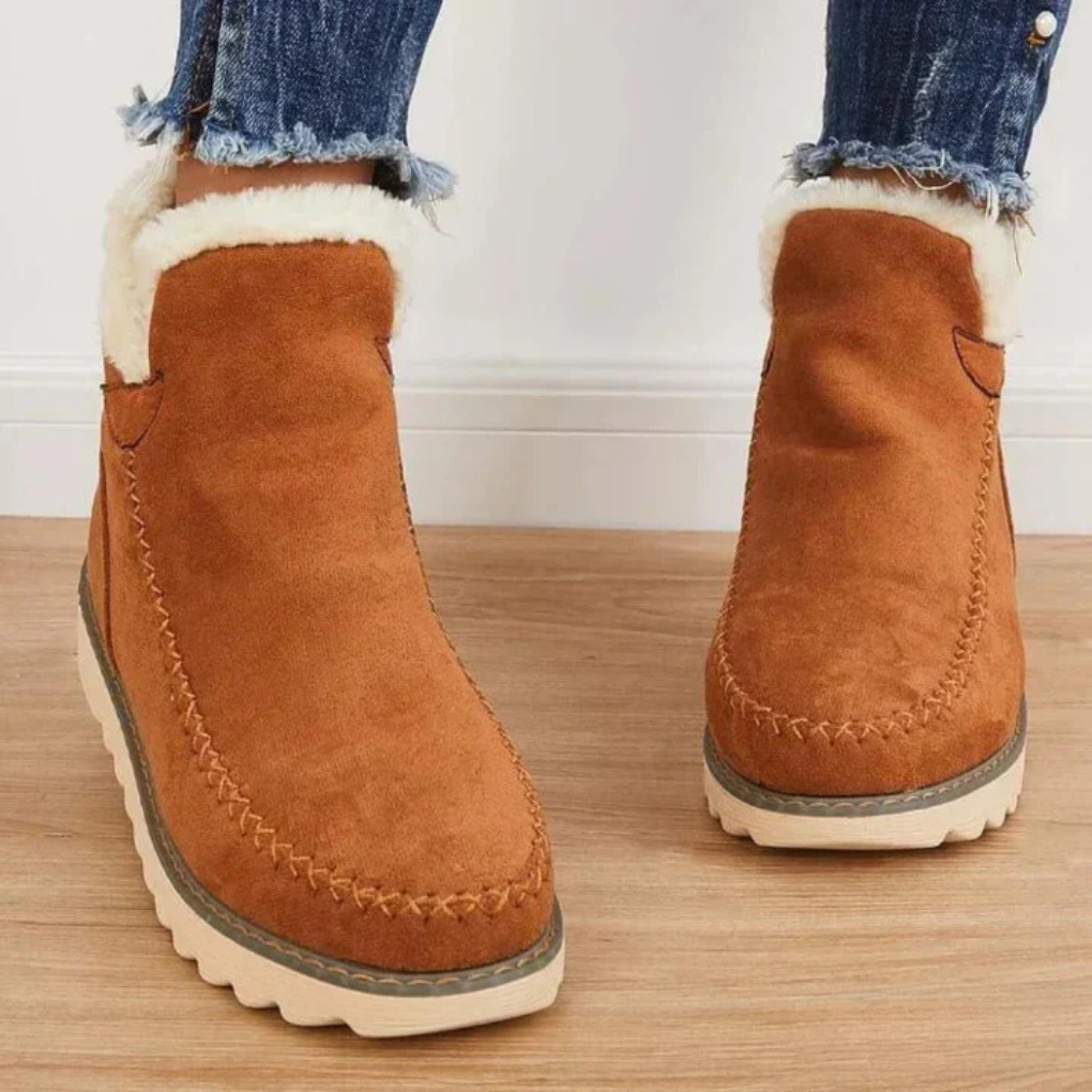 Bruine gevoerde dames winterlaarzen, waterafstotend en met antislip. Stijlvolle comfortlaarzen voor de winter.
