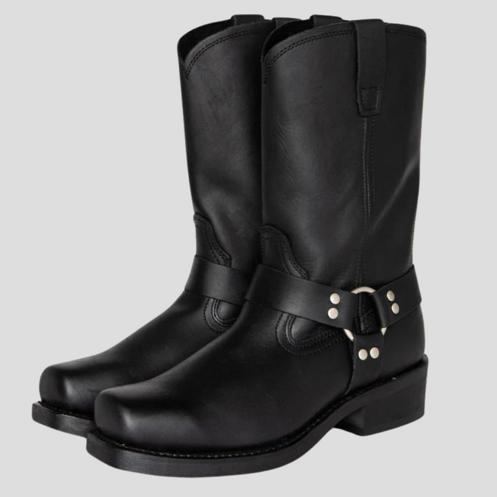 Heren vintage cowboylaarzen van robuust leer in western stijl. Stijlvolle schoenen voor modebewuste mannen.