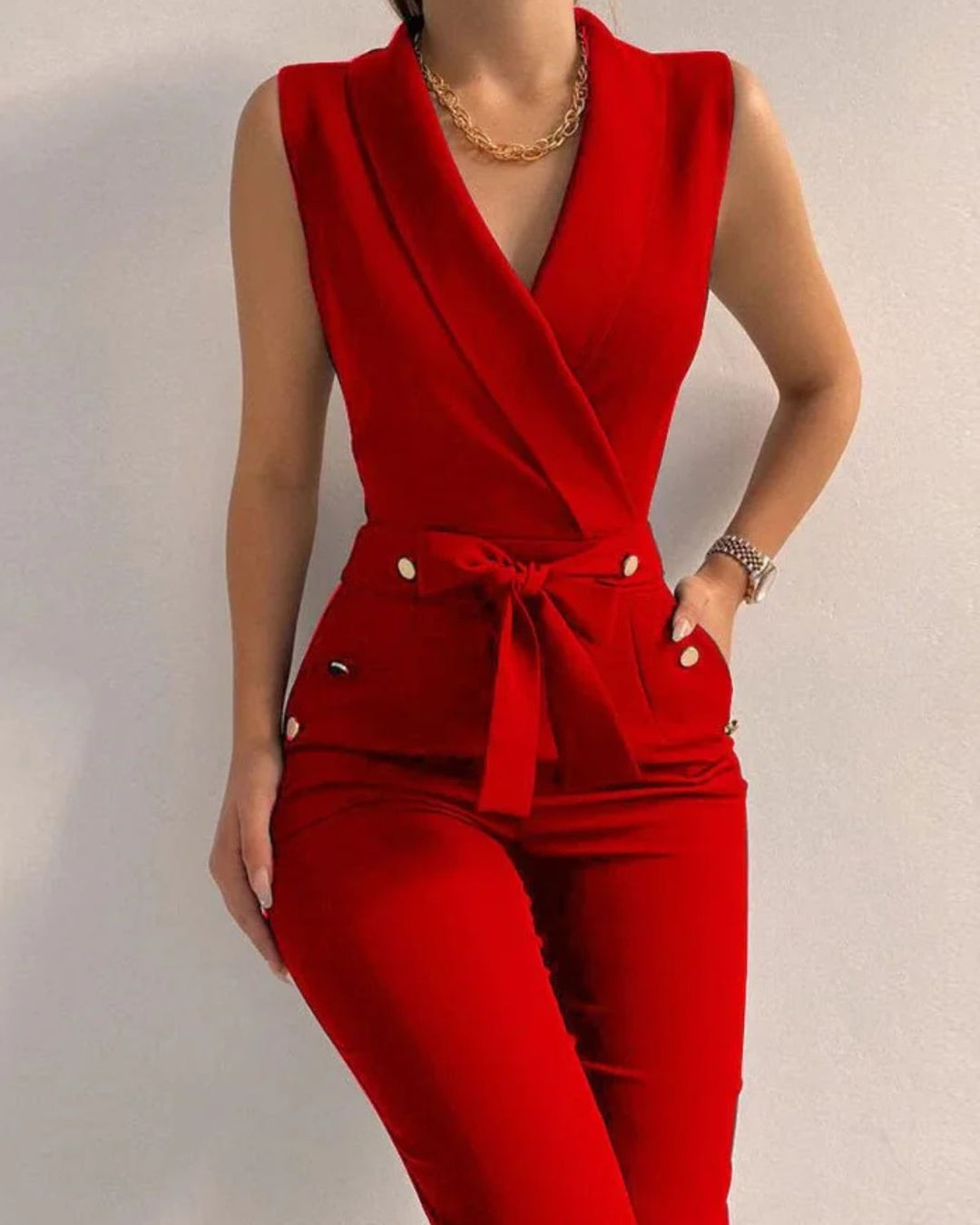 Casual dames Cara jumpsuit, ideaal voor zomerse dagen. Comfortabele en stijlvolle vrouwenkleding met ontspannen pasvorm.