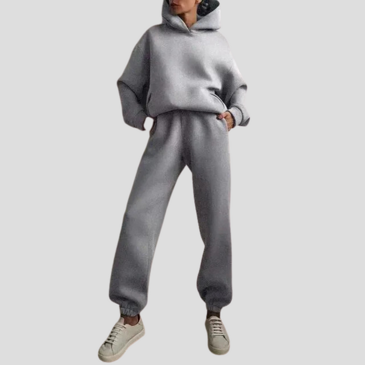 Zachte warme dameskleding: complete hoodie en joggingbroek set, ideaal voor koude dagen.