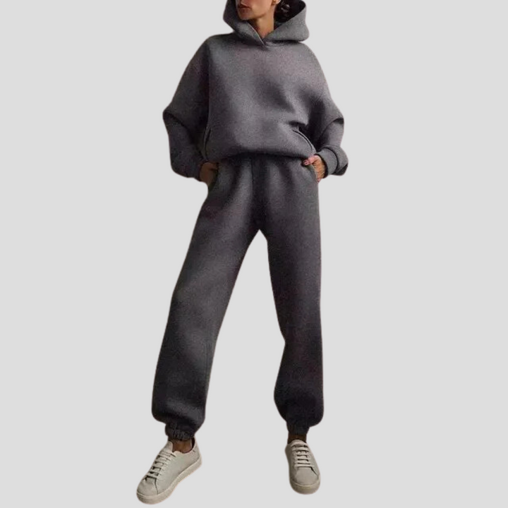 Dames vrijetijdskleding set met modieuze hoodie en comfortabele joggingbroek.