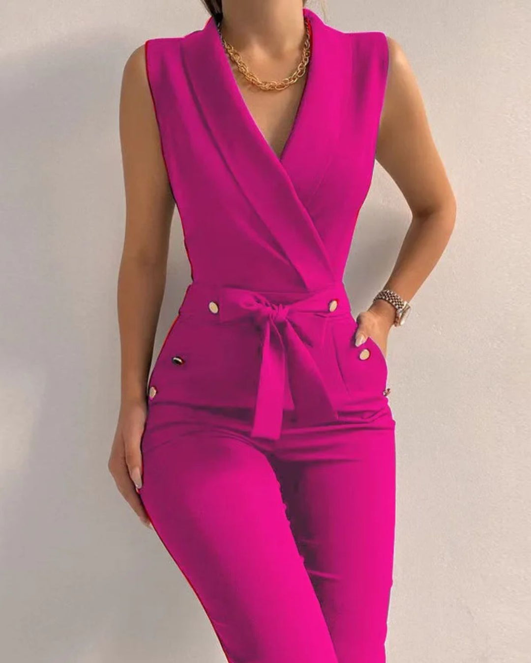 Zomerse dames Cara jumpsuit, perfect voor warm weer. Stijlvolle en comfortabele casual kleding met vleiende pasvorm.