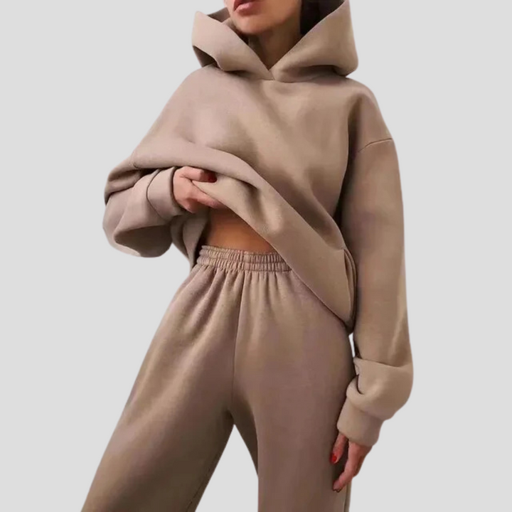 Modieuze casual dameskleding: warme tweedelige joggingset voor een ontspannen uitstraling.