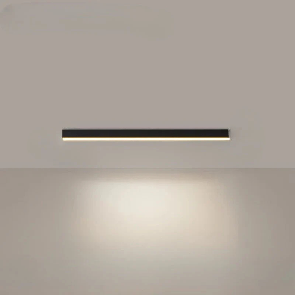 Stijlvolle 80cm LED-plafondlamp, uitgezet. Strak design voegt elegantie toe aan het interieur.