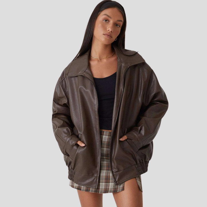 Stijlvol bruin damesjack van imitatieleer met relaxed-fit pasvorm, perfect voor herfst en winter.