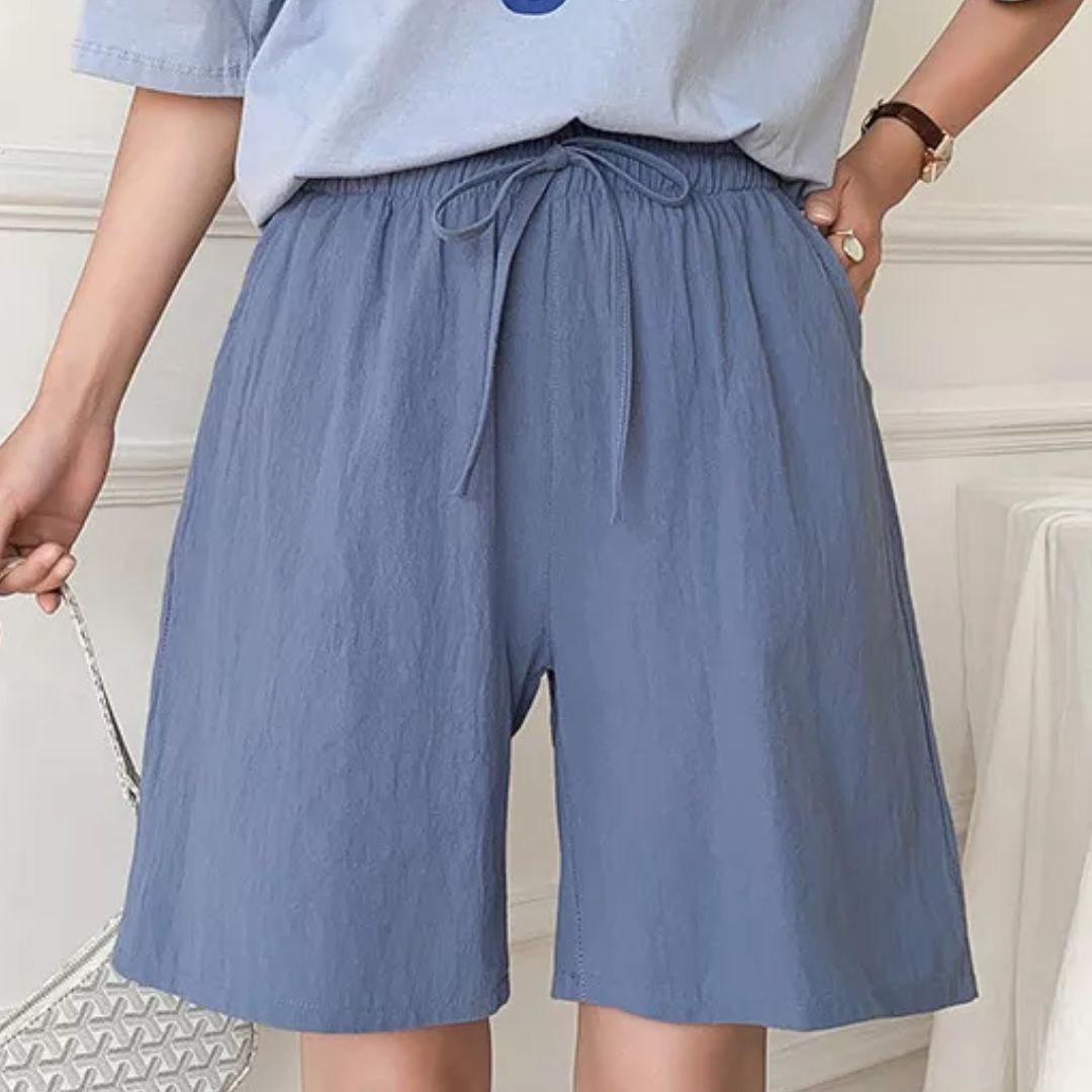 Dames zomershort, comfortabel en losvallend, perfect voor actieve zomerdagen en vrije tijd.