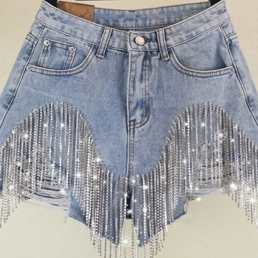 Trendy roze gescheurde denim shorts met diamanten voor dames, ideaal voor een feestje of uitgaan in de zomer.