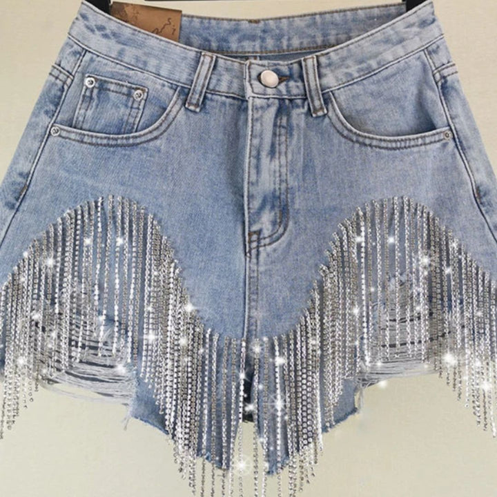Trendy roze gescheurde denim shorts met diamanten voor dames, ideaal voor een feestje of uitgaan in de zomer.