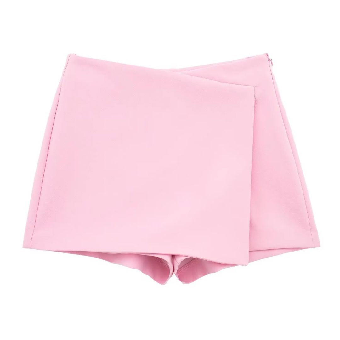 Dames korte rok, asymmetrisch en modieus, ideaal voor een zomerse dag.