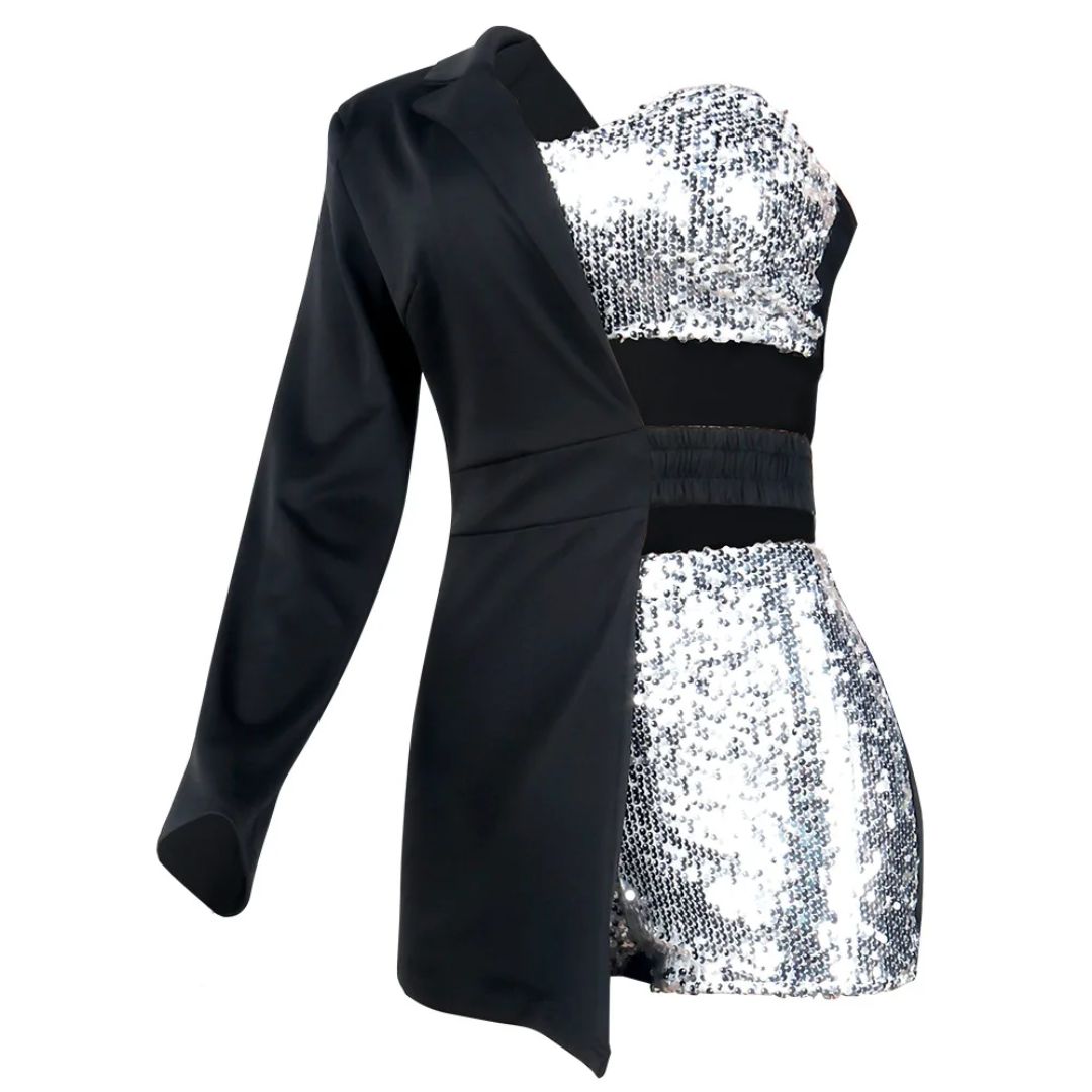 Schitterende zilveren pailletten playsuit Kate, een glamoureuze en stijlvolle korte jumpsuit dames.