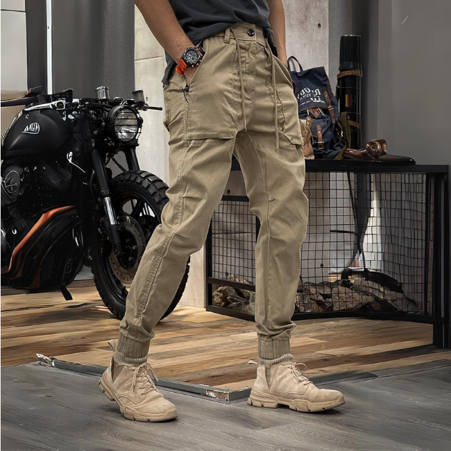 Khaki stretch cargobroek heren. Comfortabele en functionele broek, ideaal voor casual, outdoor en reizen.