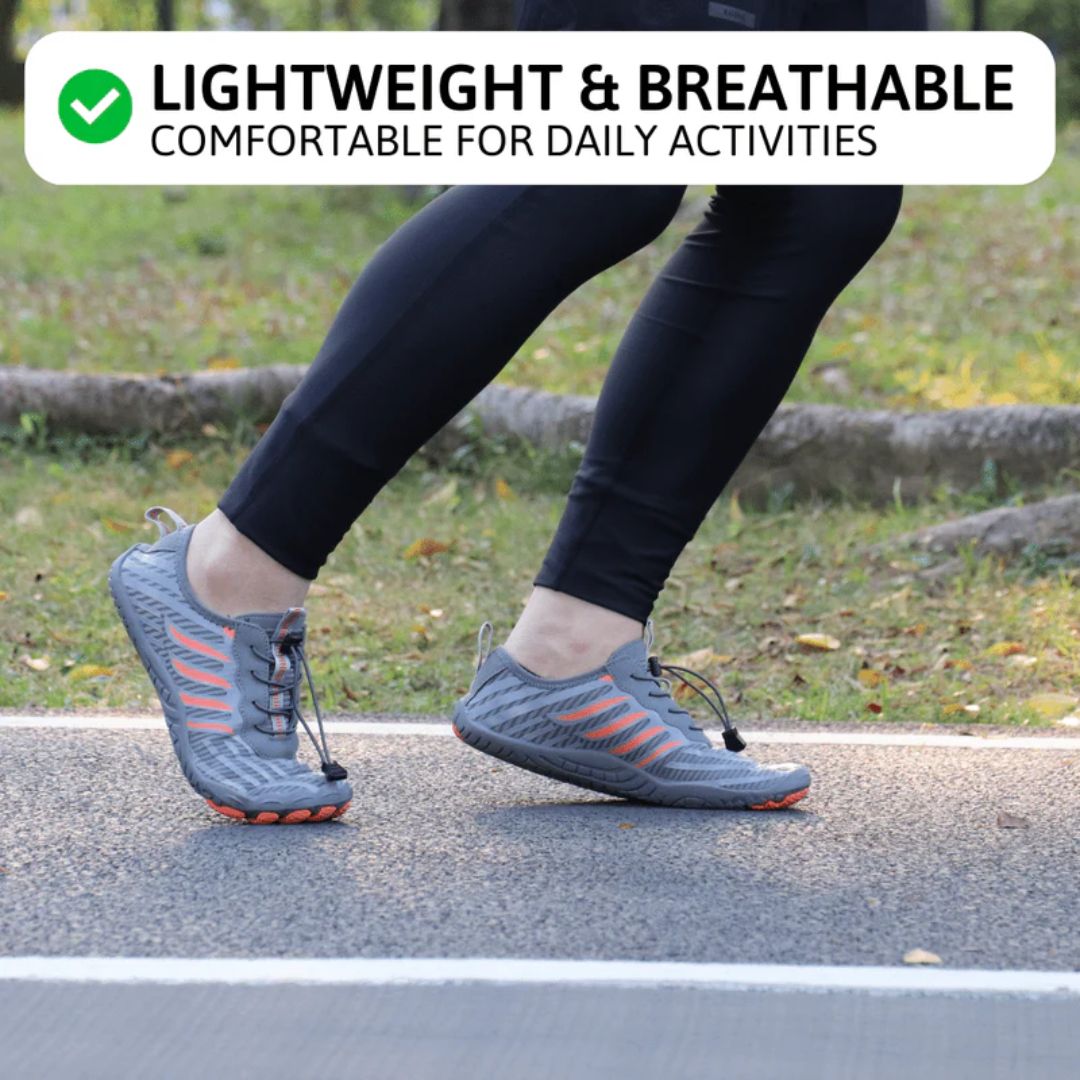 Grijze minimalistische comfortschoenen met flexibele zool, bevorderen natuurlijk lopen en ultieme voetgezondheid.