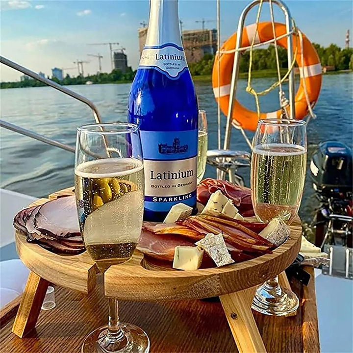 Praktisch draagbaar houten plankje voor kaas en wijn, onmisbaar voor elke picknick buiten.