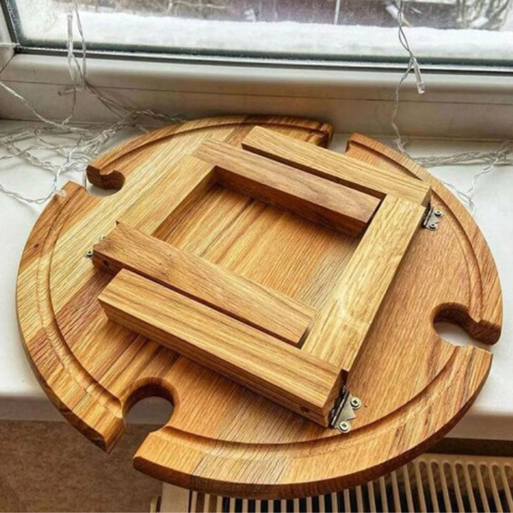 Slim design: houten picknickplank met stabiel wijnrek voor twee glazen en een fles.