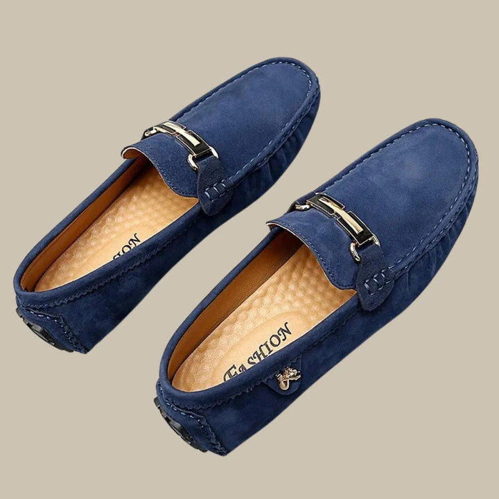 Close-up premium textuur van elegante heren loafers. Comfortabele instappers, perfect voor stijlvolle herenschoenen.