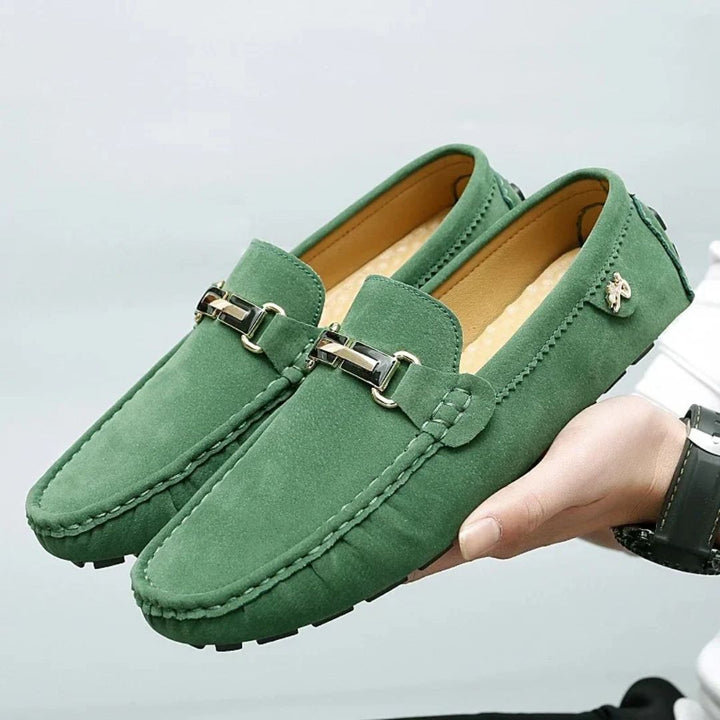 Veelzijdige heren loafers in neutrale kleur, comfortabel en stijlvol, makkelijk te combineren.