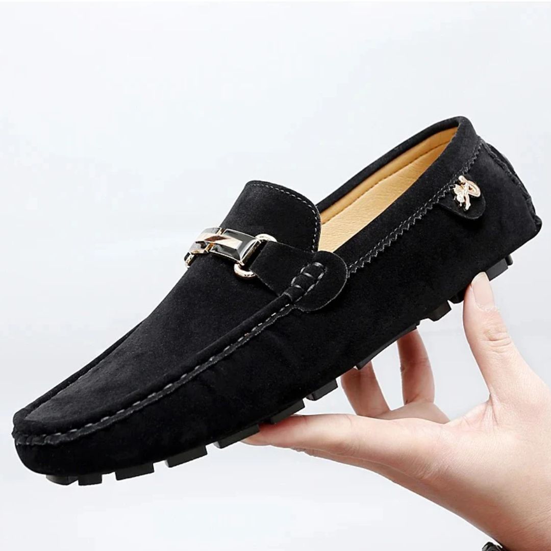 Casual zomerlook met comfortabele en stijlvolle heren loafers, perfect voor ontspanning. Elegante instappers.