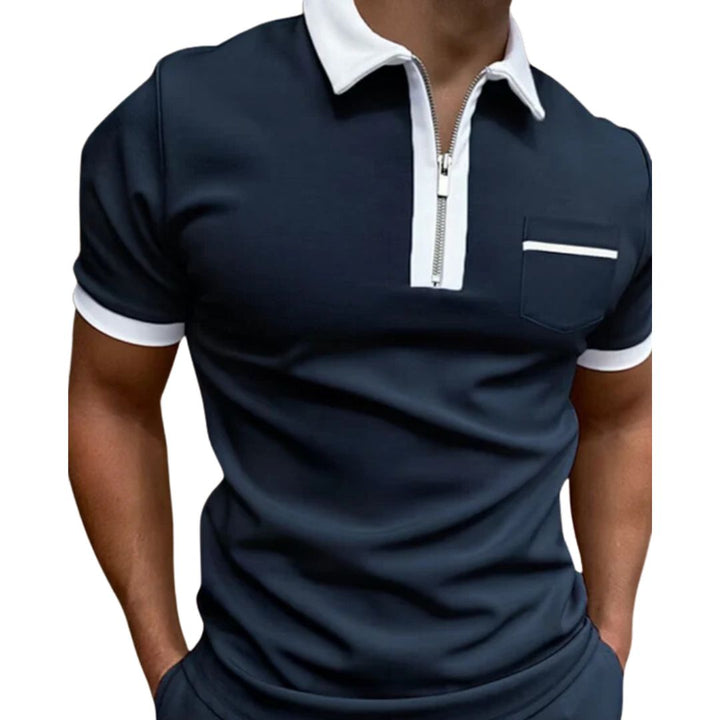 Comfortabel heren poloshirt van zachte stof, met praktische borstzak. Geschikt als casual top of shirt.