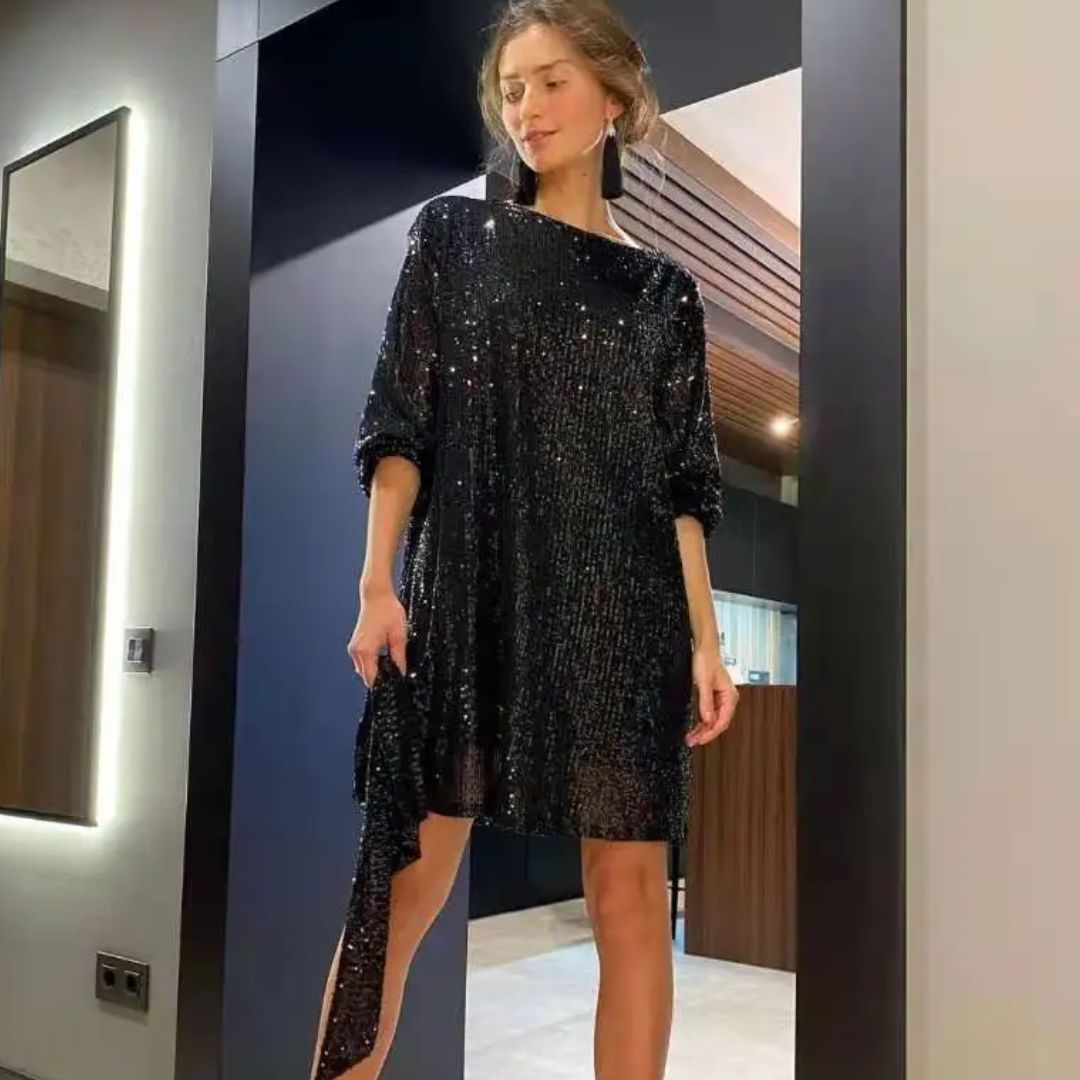Sprankelende gouden glitter cocktailjurk voor dames, een feestelijke en elegante avondjurk met glamour.